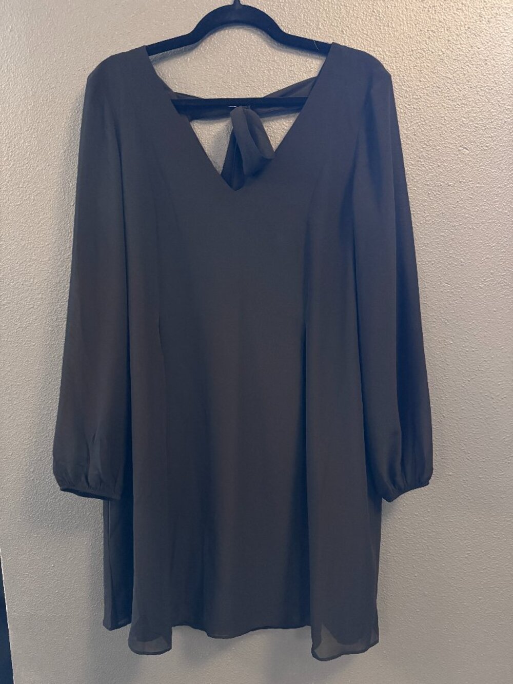 Chiffon Keyhole Tie Back Long Sleeve Shift Mini Dress